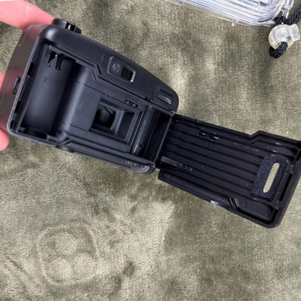 Snap Sights 35mm Film Camera Waterproof Underwater Case 100ft 30m Black Clear